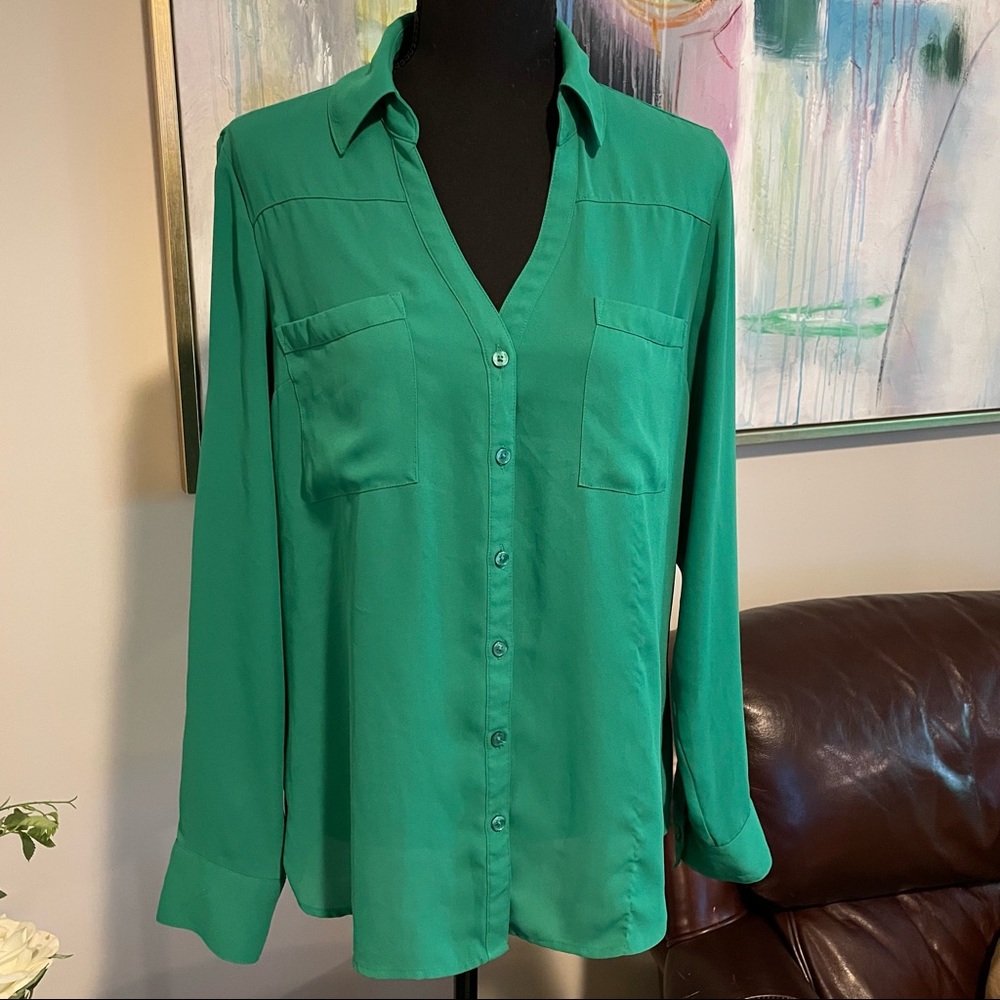 Express portofino Kelly green button up blouse